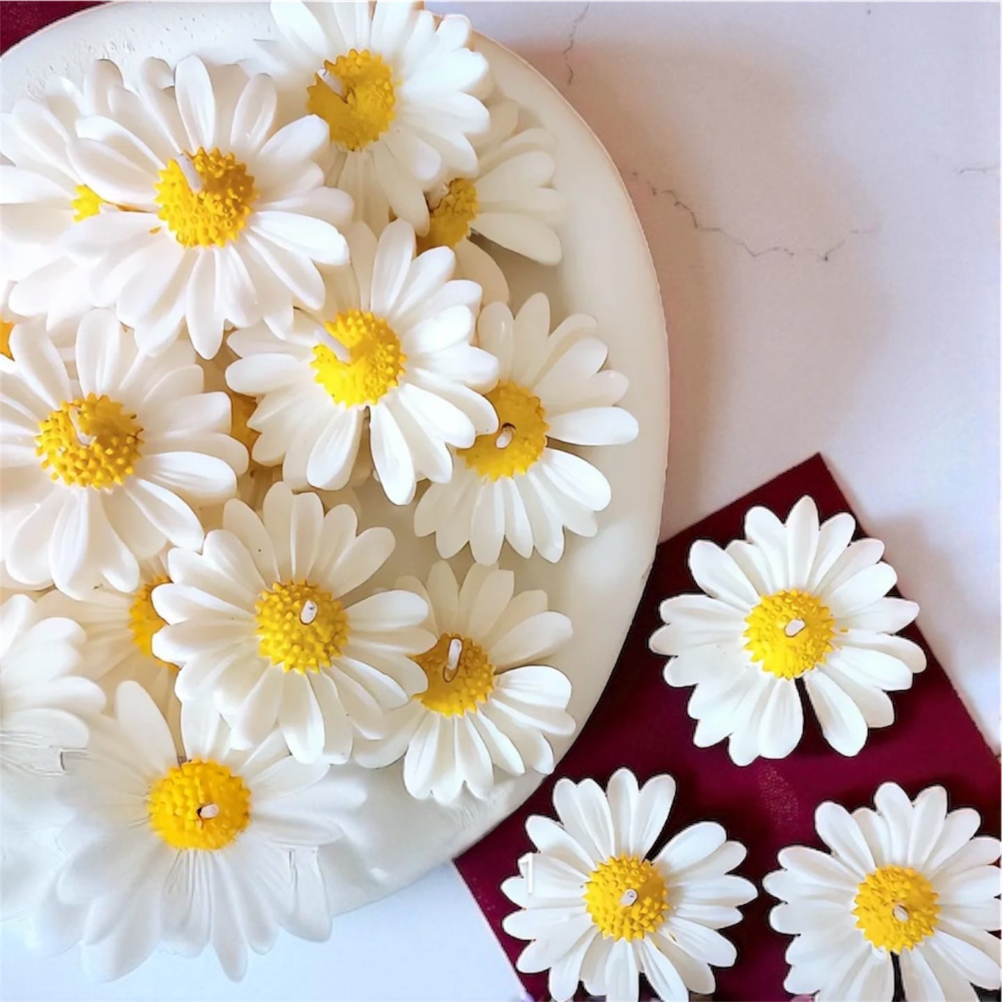 Daisy candle